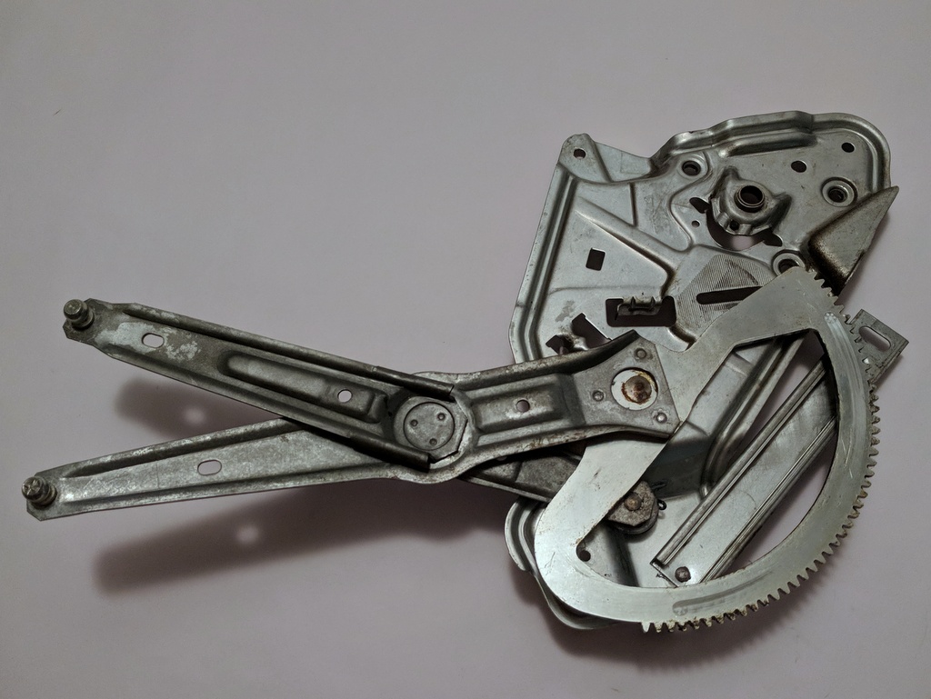 5134 1944072. Used Door window mechanism (Passenger, Rear) for BMW 5 Series E34 (1989,1990,1991,1992,1993,1994,1995 525i,530i,535i,540i,M5).