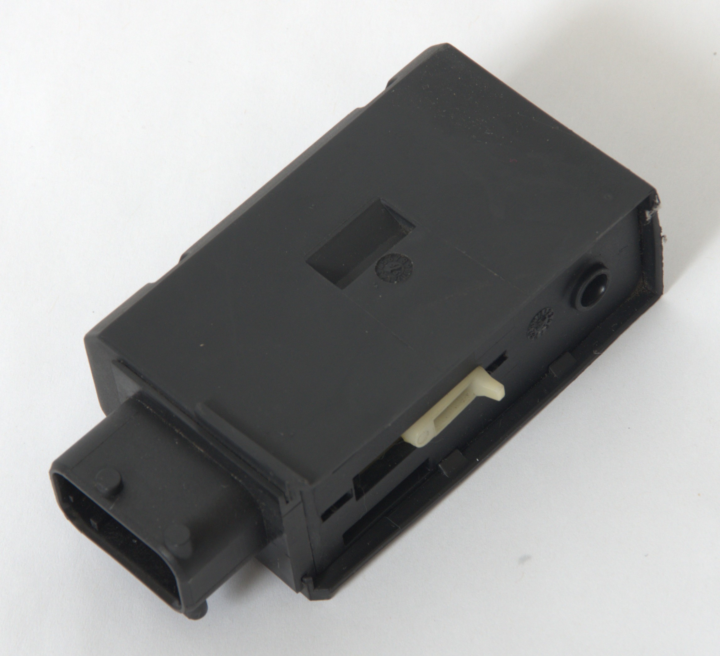 6711 1387606. Used Door lock actuator (Front) for BMW 5 Series E34 (1992,1993,1994,1995 525i,530i,535i,540i,M5).